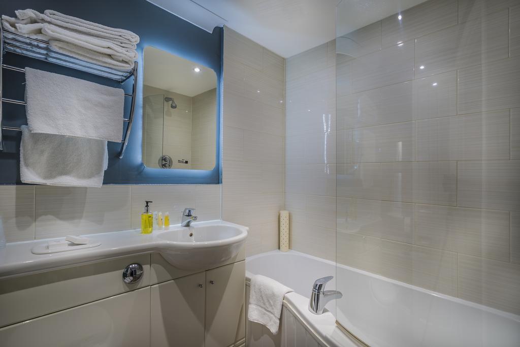 The Golden Lion Hotel, St Ives, Cambridgeshire سانت آيفز المظهر الخارجي الصورة