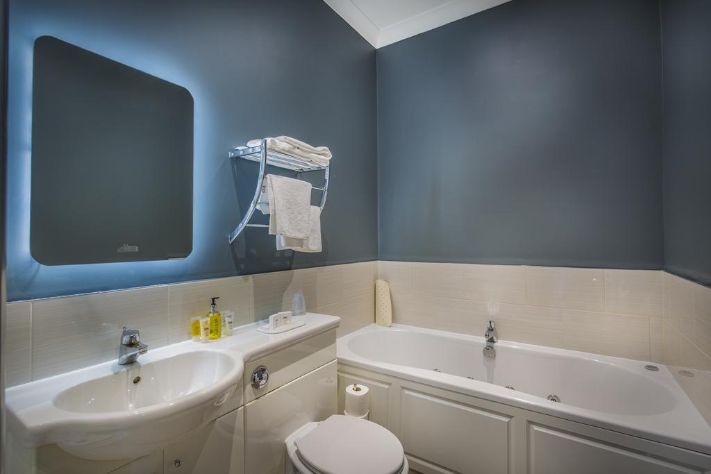 The Golden Lion Hotel, St Ives, Cambridgeshire سانت آيفز المظهر الخارجي الصورة