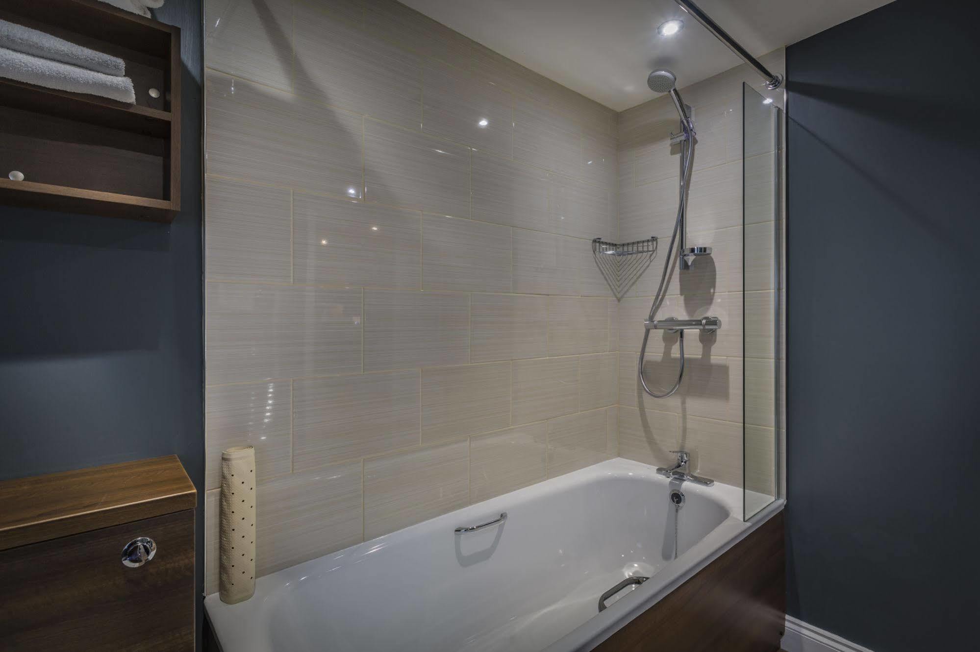 The Golden Lion Hotel, St Ives, Cambridgeshire سانت آيفز المظهر الخارجي الصورة