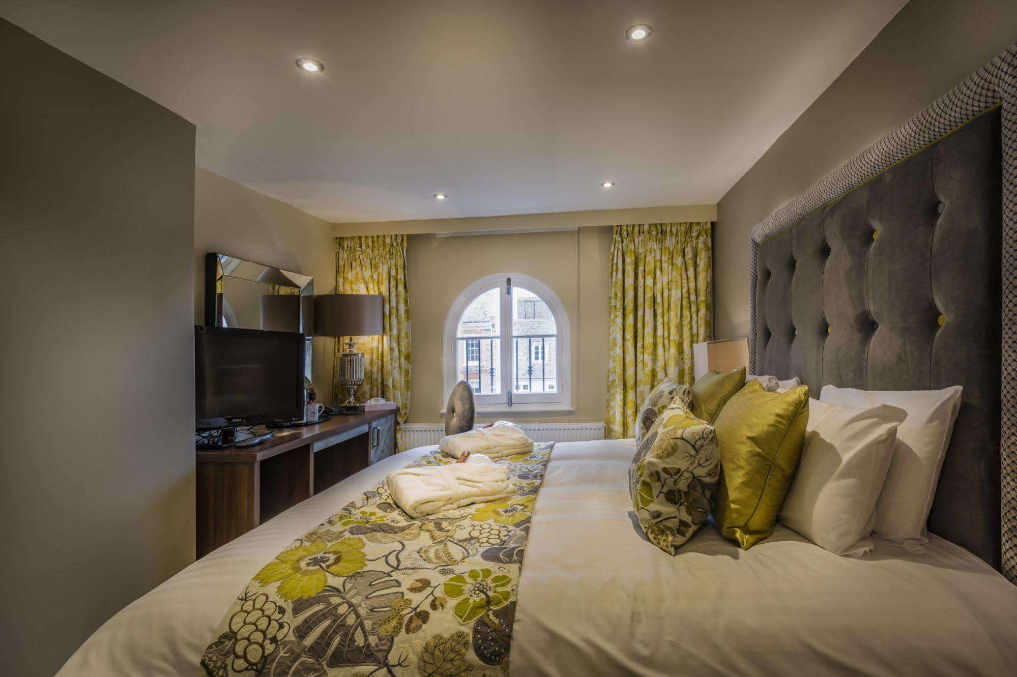 The Golden Lion Hotel, St Ives, Cambridgeshire سانت آيفز المظهر الخارجي الصورة
