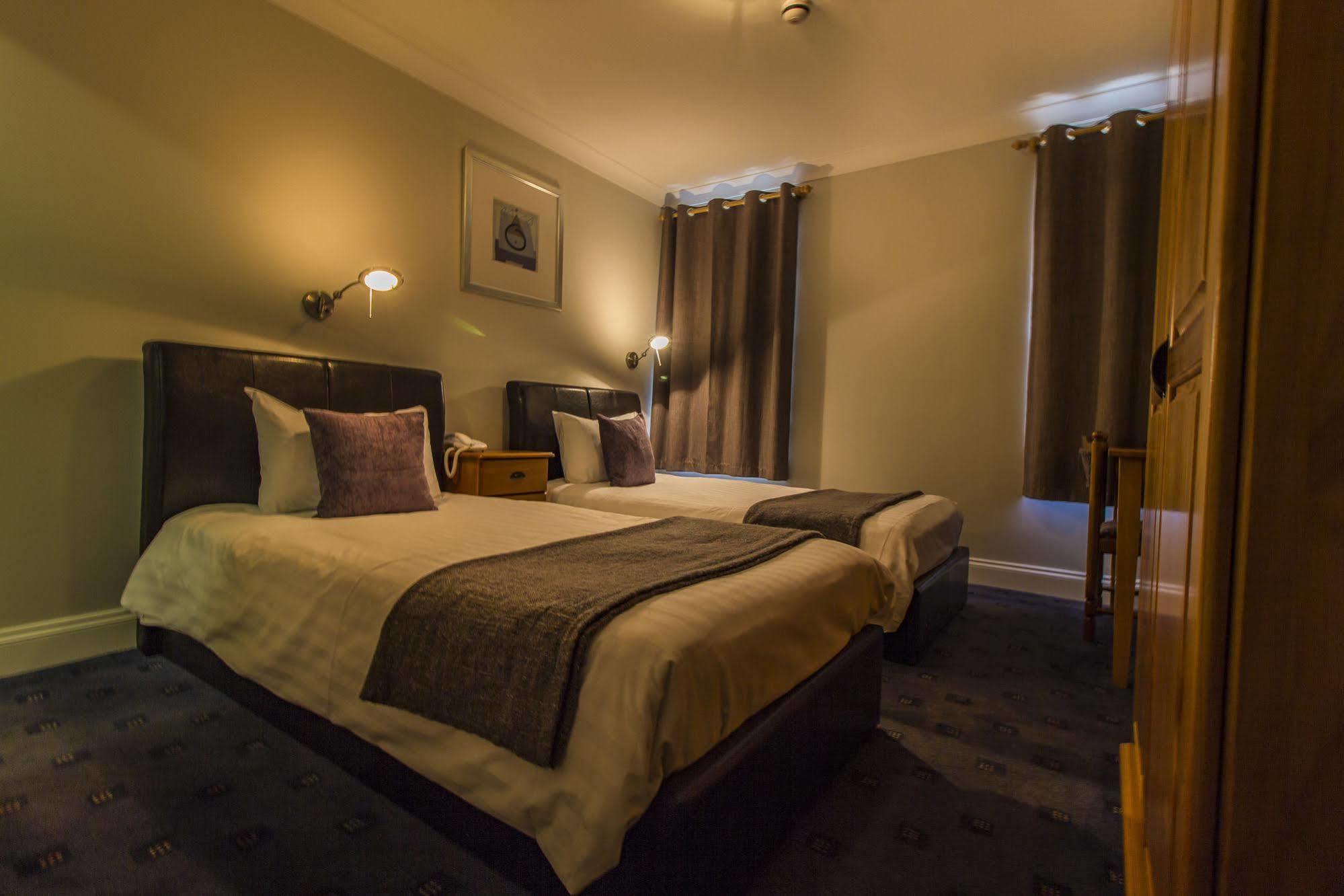The Golden Lion Hotel, St Ives, Cambridgeshire سانت آيفز المظهر الخارجي الصورة