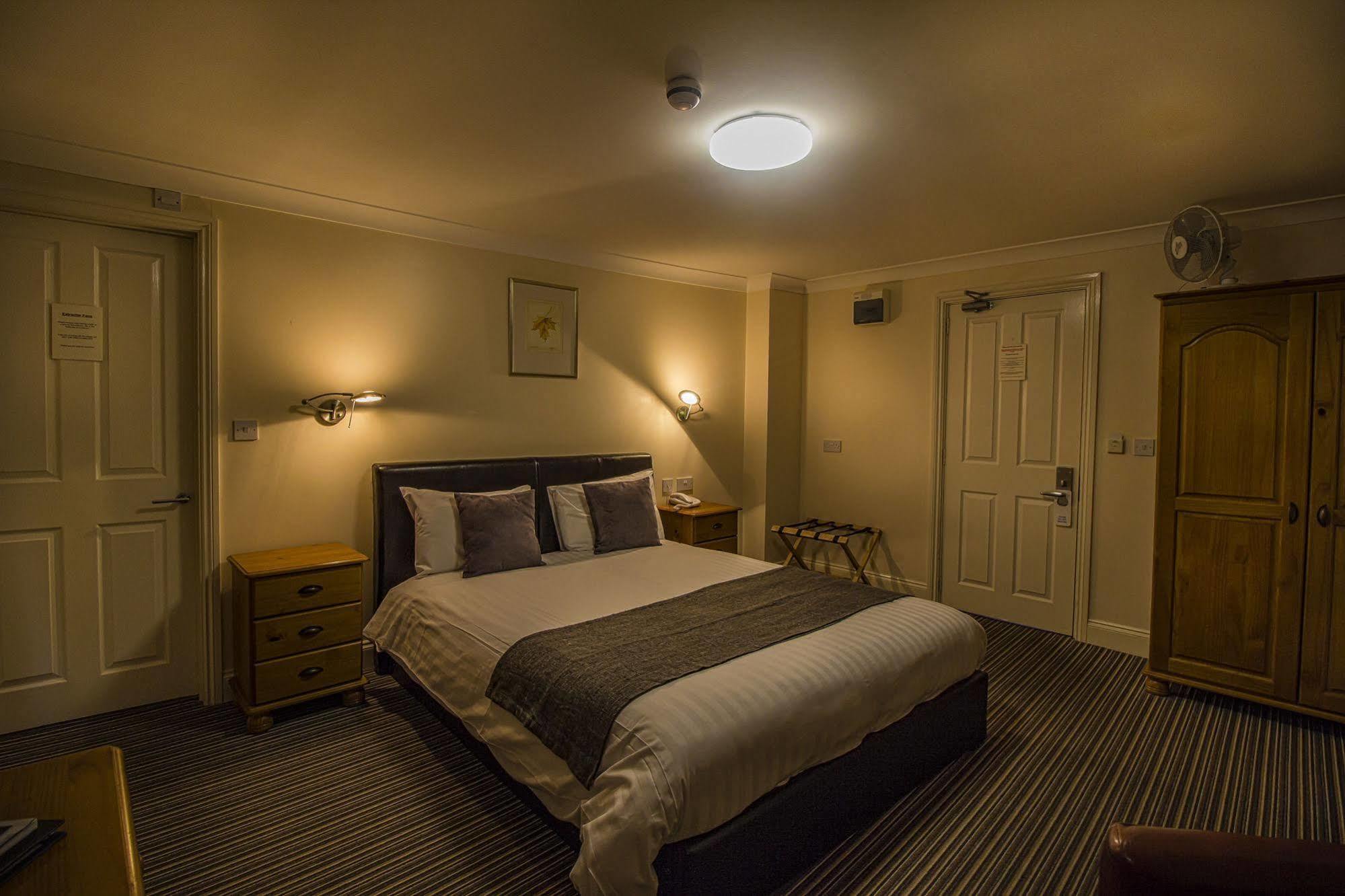 The Golden Lion Hotel, St Ives, Cambridgeshire سانت آيفز المظهر الخارجي الصورة